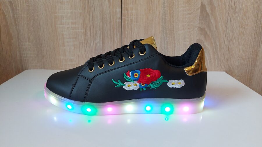 NR.133 Jauni sieviešu apavi ar LED gaismiņām (HT614-1-BLACK)